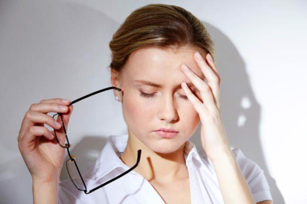 Căng thẳng thường xuyên gây bạc tóc sớm